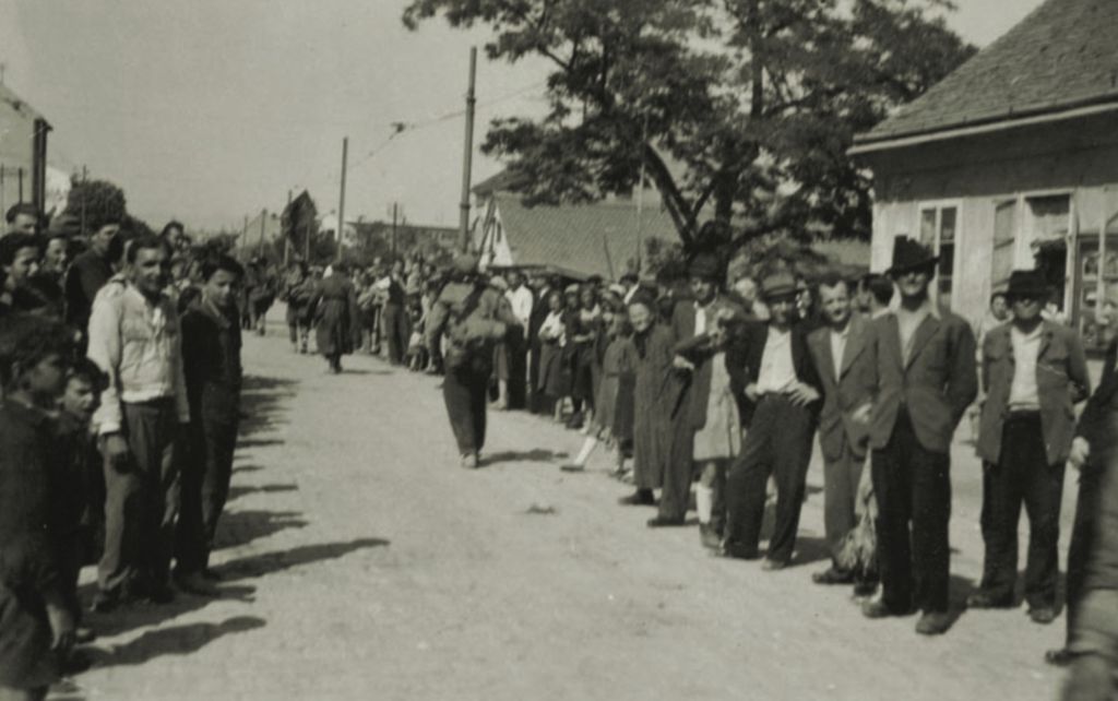 Zagreb, 8. svibnja 1945. godine. Savska cesta. Ulazak prvih partizanskih jedinica